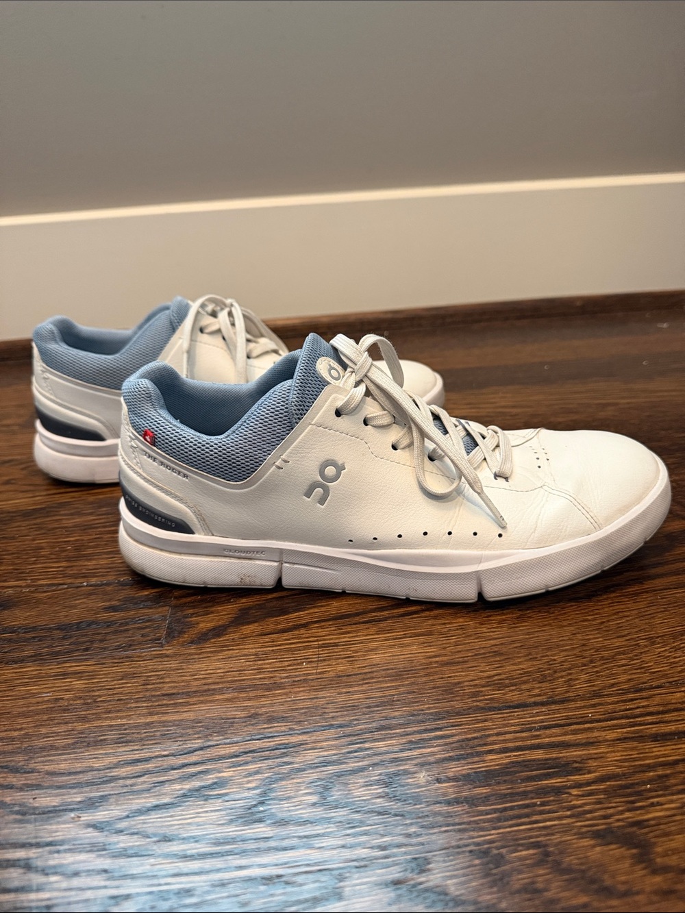 On Running The Roger Advantage White & Light Blue Casual Sneakers